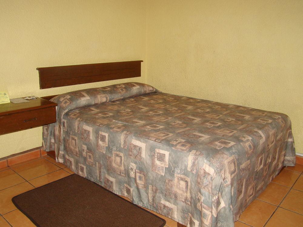 Hotel Estefania Morelia Extérieur photo